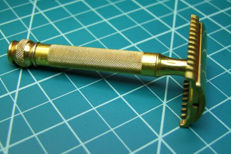 Comparing two Gillette NEW razors ... | TheShaveDen